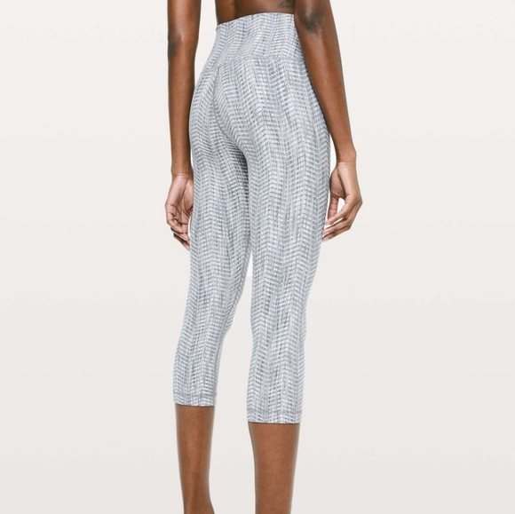 lululemon | High Rise Wunder Under Crop Battleship Women 4 - Picture 4 of 10